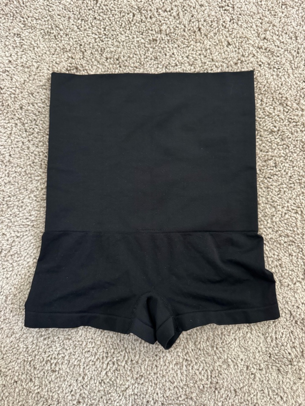 High-Waist Seamless Shaping Shorts - Black - Picture 3 of 5